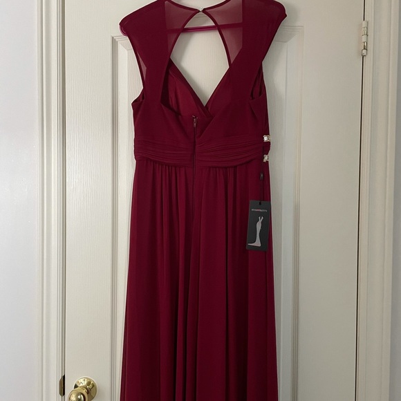 Dress - Picture 8 of 9